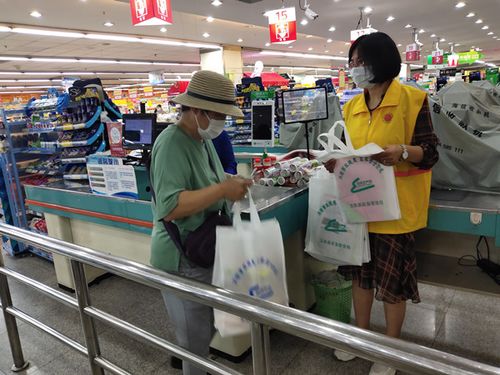 爭做志愿服務(wù)先行軍，吹響宣傳咨詢沖鋒號